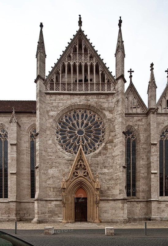 Northern transept gable, St., Sankt, Saint