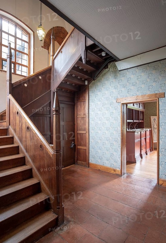 Bexleyheath near London, Red House, residence of William Morris. Built in 1859 by Philipp Webb, interior design by William Morris in the style of the Arts and Crafts Movement, hallway and staircase