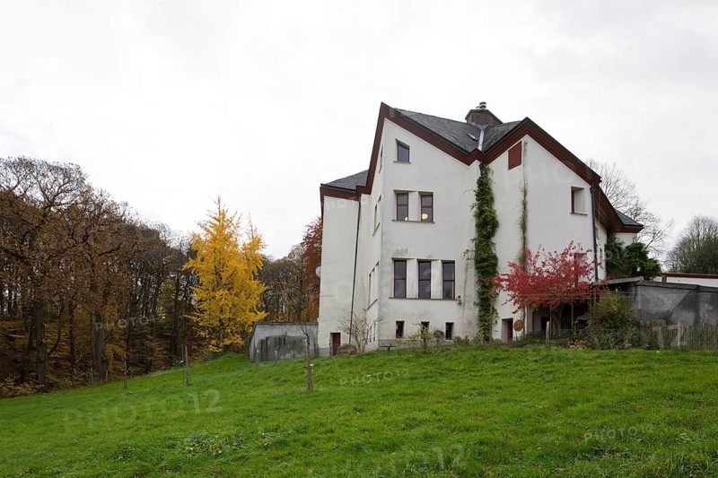 Wylerberg House was built in 1921-1924 in the Expressionist style according to a design by Otto Bartning as a home for the Marie Schuster-Hiby family on Wylerberg in the Lower Rhine region. Wylerberg, located between Nijmegen and Kleve, was German territory at the time the house was built, but has belonged to the Netherlands since 1949