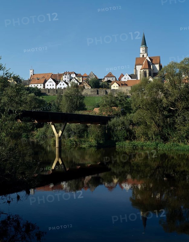 Town wall with parish church across the river Naab, St., Sankt, Saint