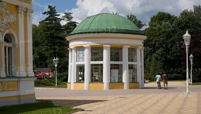 Czech Rep Frantiskovy Lázne/Franzensbad. Franzensquelle with pavilion from 1793