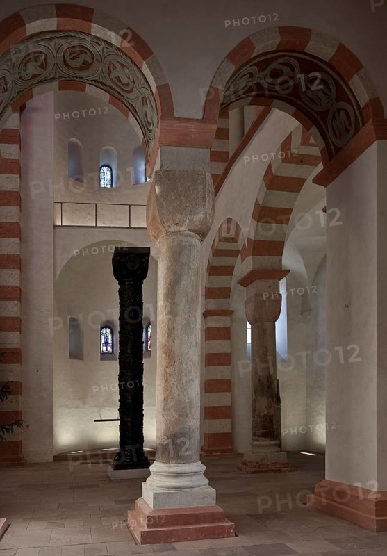 Angel gallery in front of the south wall of the east transept, in front temporary installation of the BERNWARD COLUMN from the cathedral, St., Sankt, Saint