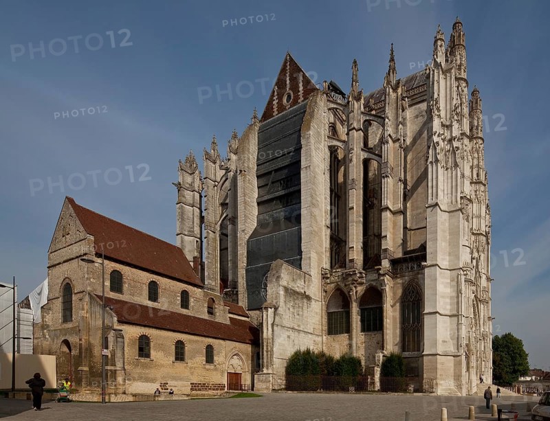 Transept from south-west, on the left remains of the predecessor cathedral Basse Oeuvre from the 10th century, St., Sankt, Saint