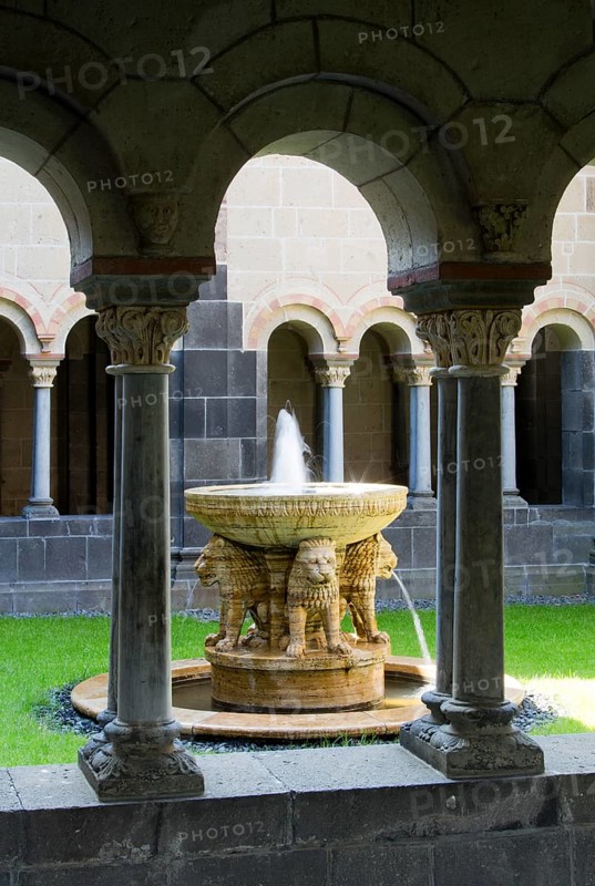 Paradise with lion fountain, St., Saint, Saint