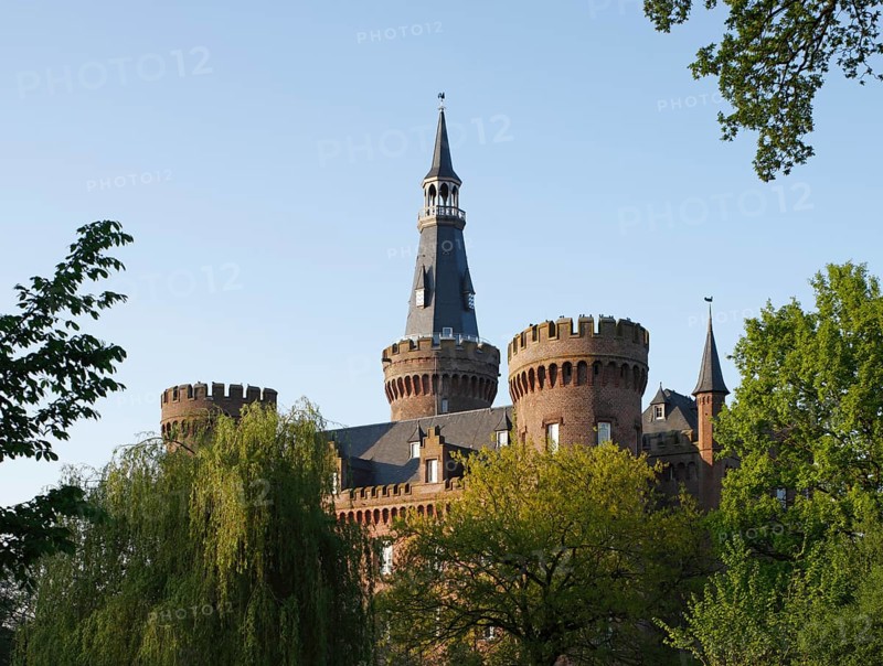 Moyland, castle park in spring