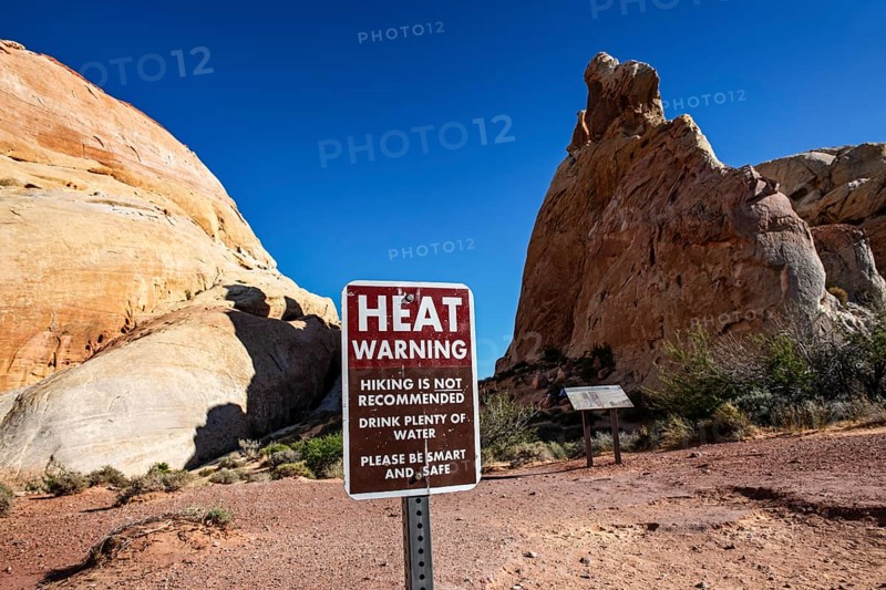 Heat warning for hikers in the White Domes Loop, Valley of Fire State Park, Nevada, USA, North America
