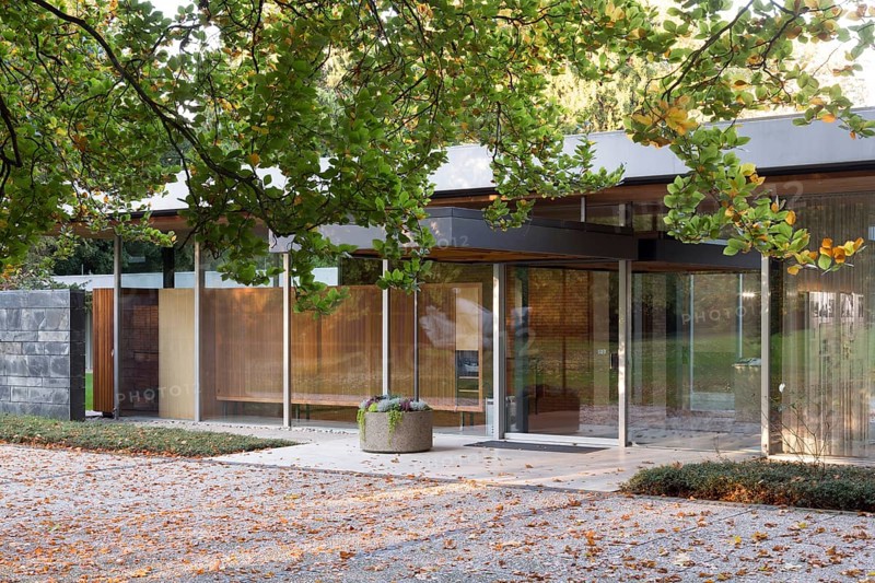 Chancellor's bungalow, built in 1963 by Sep Rup, park by Hermann Mattern, entrance area on the west side