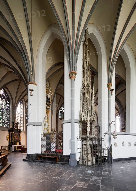 Northern ambulatory with sacrament house, St., Sankt, Saint