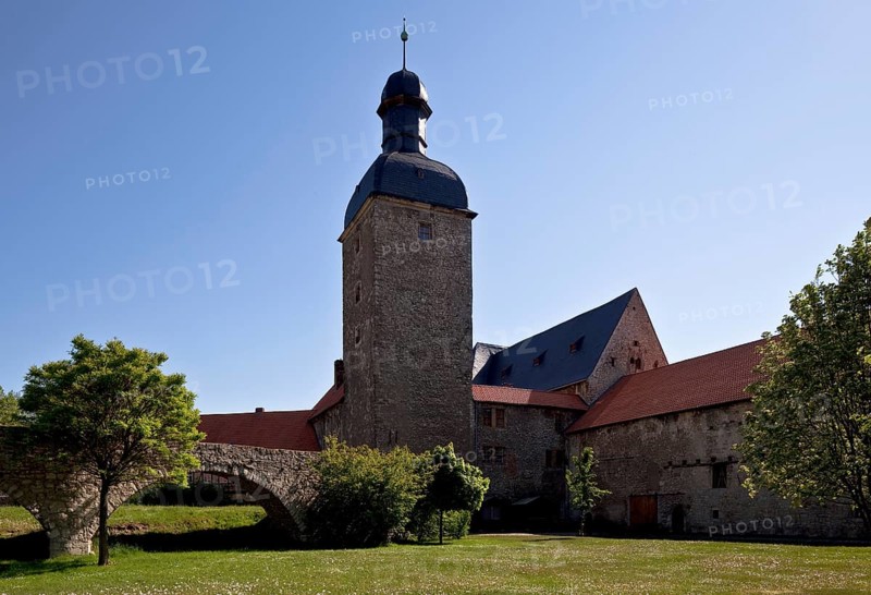 Courtyard of the outer bailey with a view from the north to the core castle, 14th century