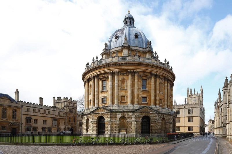 Built by James Gibbs between 1737 and 1749 based on an idea by Nicholas Hawksmoor. The Radcliffe Camera has been the reading room of the Bodleian Library since 1860