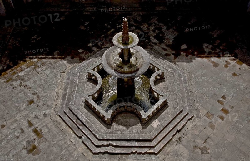Christusritterburg, main cloister, fountain, St., Saint, Saint
