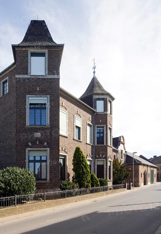 Erftstadt-Herrig, Domhof courtyard complex