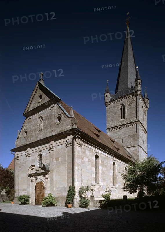 Heßdorf, Hannberg. Nativity of Mary fortified church. Fortified church complex at the end of the 15th century. View of the church with baroque west façade, St., Sankt, Saint