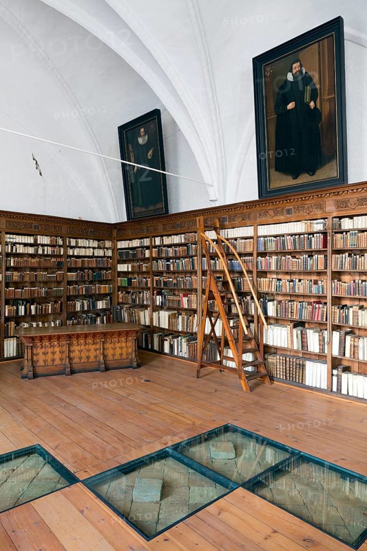 Scharbausaal, dormitory of the Franciscan monks, remodelled in 1618 - 1619 and furnished with ornate oak shelves as a library hall