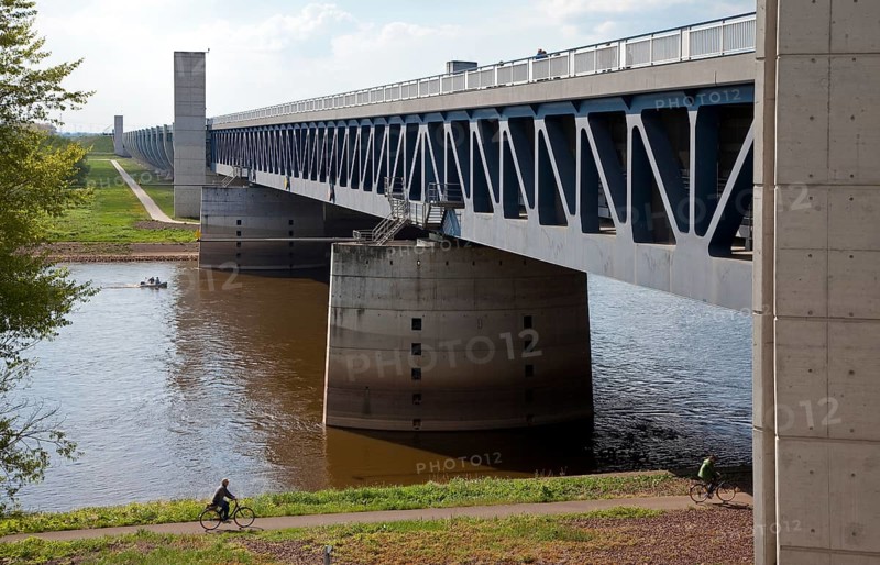 Magdeburg Canal trough bridge north of the city over the Elbe In the course of the Elbe-Havel Canal and the Mittelland Canal South side from the eastern bank with pylons