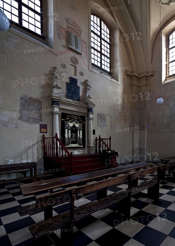 View of the Torah shrine