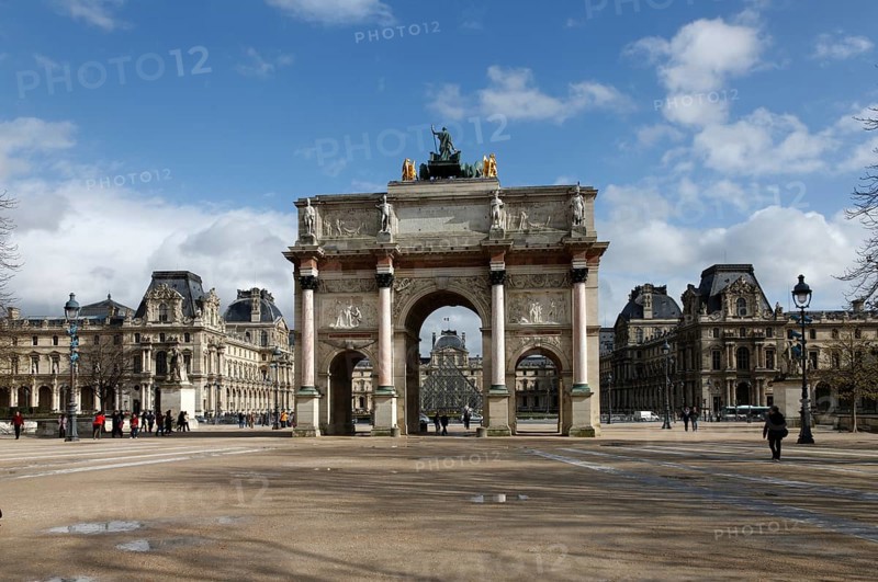 Arc de Triomphe du Carrousel and inner courtyard of the Louvre with pyramid by Ieoh Ming Pei, view from the east