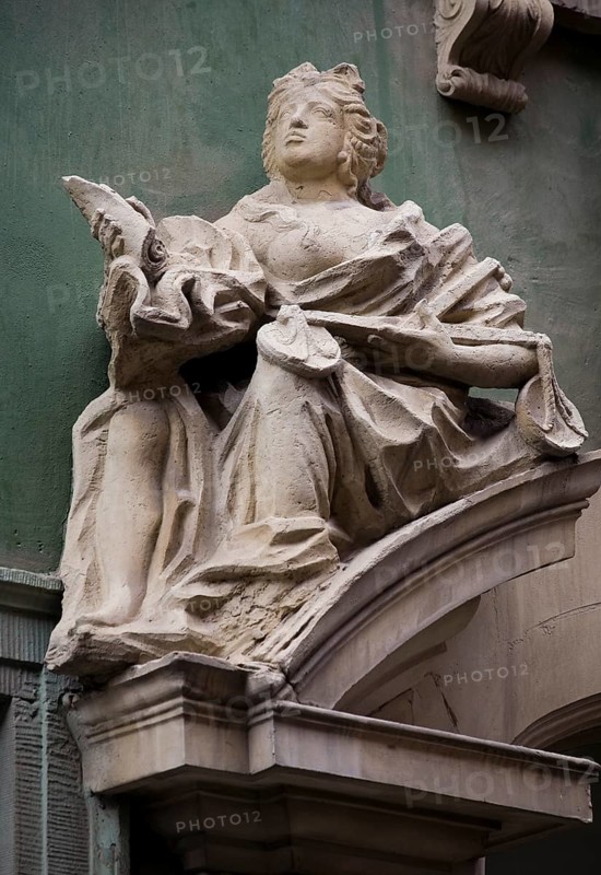 Halle/Saale, Ulrichstraße 7 Portal crowning from 1707