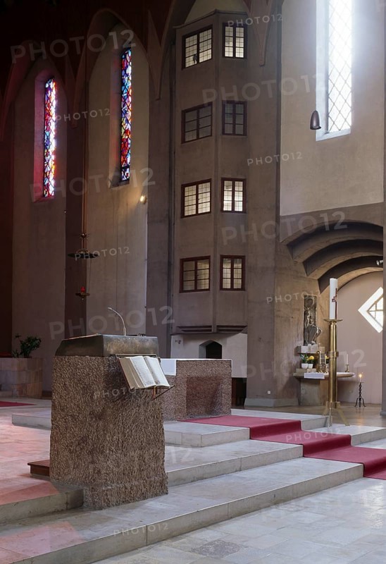St Anton's parish church 1927 by Michael Kurz, interior, ambo and choir, St, Sankt, Saint