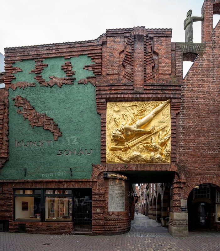 Bremen, entrance to Böttcherstraße, with the façade relief The Lightbringer by Bernhard Hoetger