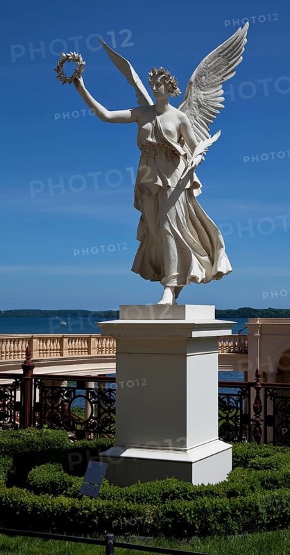 Victoria above the Orangery, design 1837 by C. D. Rauch, zinc casting for Schwerin from 1857 lost, new casting 2001 in aluminium