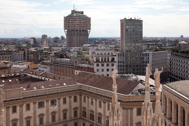 View from the cathedral, 1956-58 by BBPR Architekten, lower floors offices, projecting upper floors flats, height 106 m, double telescope in front, Gian Luigi Banfi (1910 - 1945), Lodovico Barbiano di Belgiojoso (1909 - 2004), Enrico Peressutti (1908 - 1976), Ernesto Nathan Rogers (1909 - 1969)