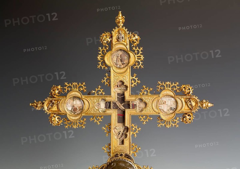 Reliquary cross in the German Blade Museum, detail with relics