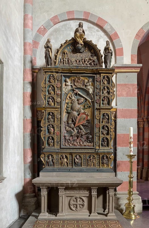 Brauweiler near Pulheim, St Nicholas' Abbey Church, north aisle, St Michael's Altar from 1561, above Christ as Judge of the World on Judgement Day. Archangel Michael executes God's judgement, next to him 12 apostles. Predella with the Mother of God and four saints