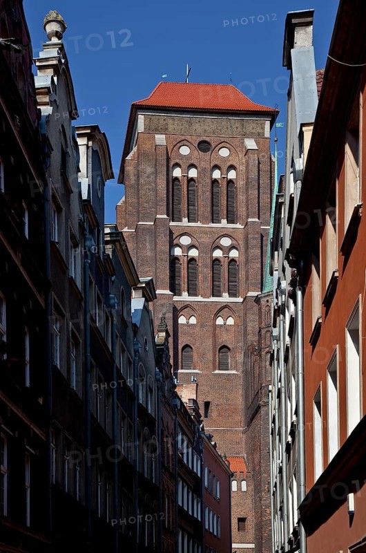 Tower seen from the south through Beutlergasse, today ulica Kaletnicza, St., Sankt, Saint