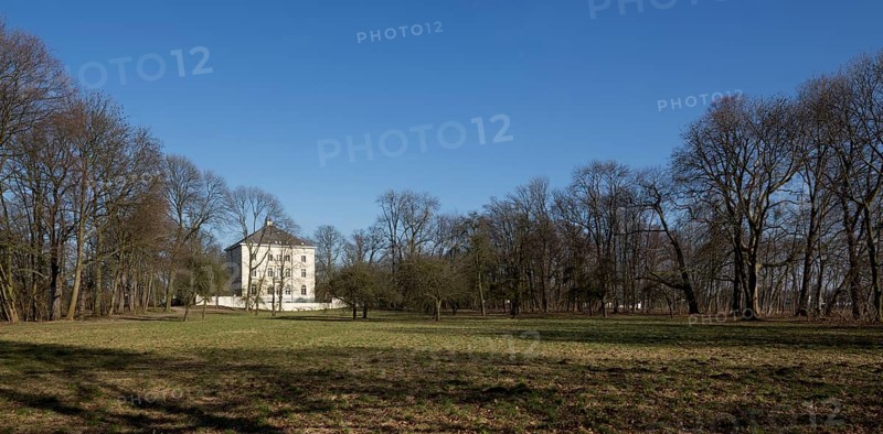 Düsseldorf-Himmelgeist, Mickeln Castle, Guest House of the Heinrich Heine University