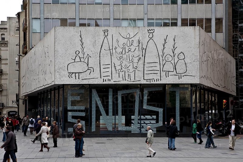 Barcelona, Placa Nova, Chamber of Architects with murals by Pablo Picasso