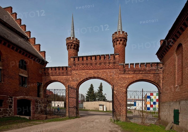 Möckern near Magdeburg, former distillery, built in 1864, gate from the south