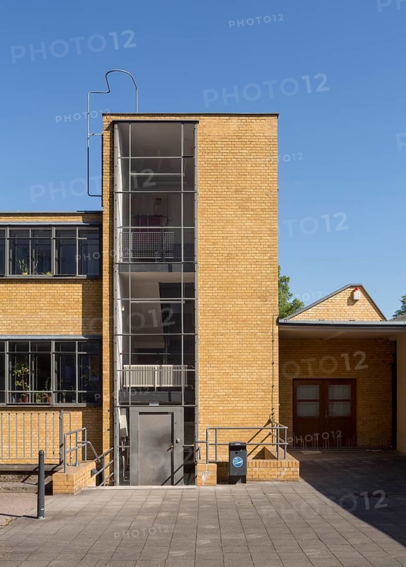 Dessau, former labour office by Walter Gropius, south view with stair tower