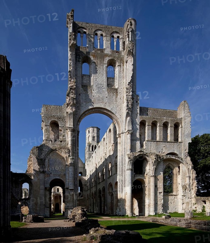 Begun in 1040, destroyed from 1562, view from the east with a view into the nave, remains of the crossing tower and transept in front, St., Sankt, Saint