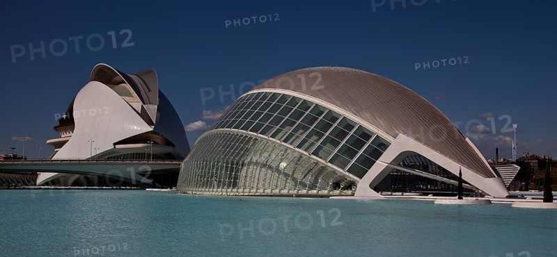 City of Arts and Sciences (cat./val. Ciutat de les Arts i de les Ciències), opera house KÖNIGIN SOFIA, El Palacio de las Artes Reina Sofía (en valenciano Palau de les Arts Reina Sofia) es el teatro de la ópera de Valencia, left and cinema HEMISFéRICO from southeast