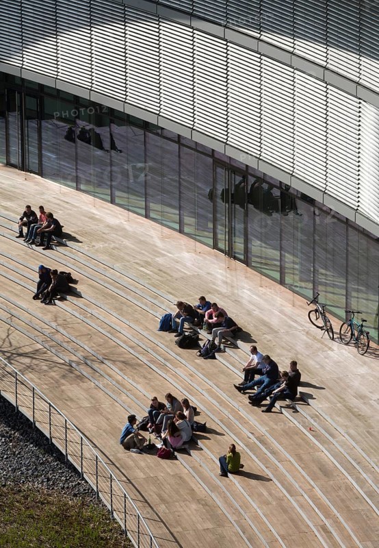Ökonomicum, Oeconomicum, Institute of Economics, view from the roof of the library with students