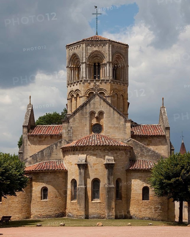 Semur-en-Brionnais Burgundy St-Hilaire Begun in the early 12th century Exterior view from the east with 13th century crossing tower, St, Saint, Saint
