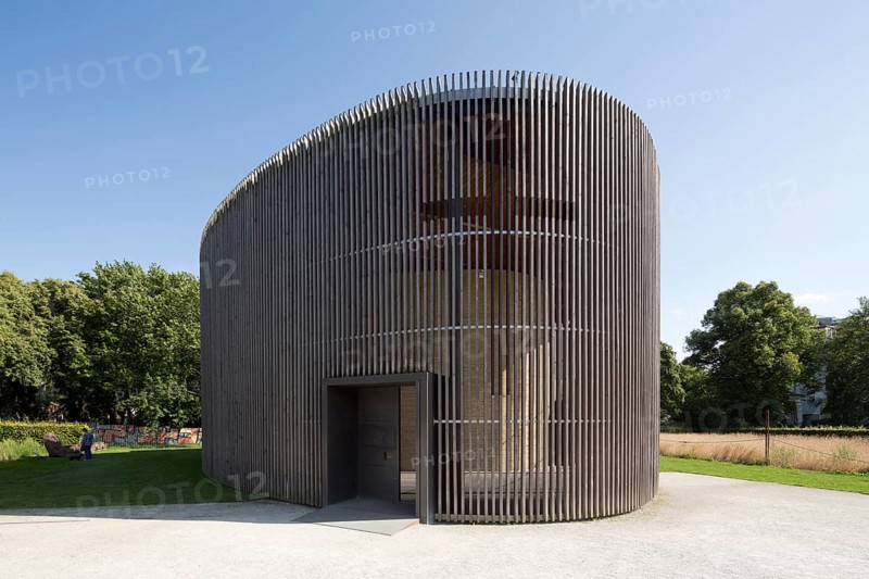 Built in 2000 by Peter Sassenroth and Rudolf Reitermann, rammed earth work: Martin Rauch, St., Saint, Saint