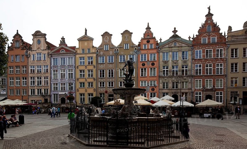 Houses on the south side, western section, so-called Royal Houses on the right, Neptune Fountain in front
