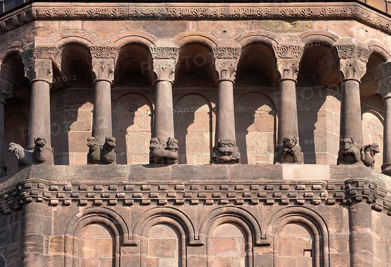 Worms, St Peter's Cathedral, west choir, dwarf gallery with so-called Worms capitals and figures, around 1180