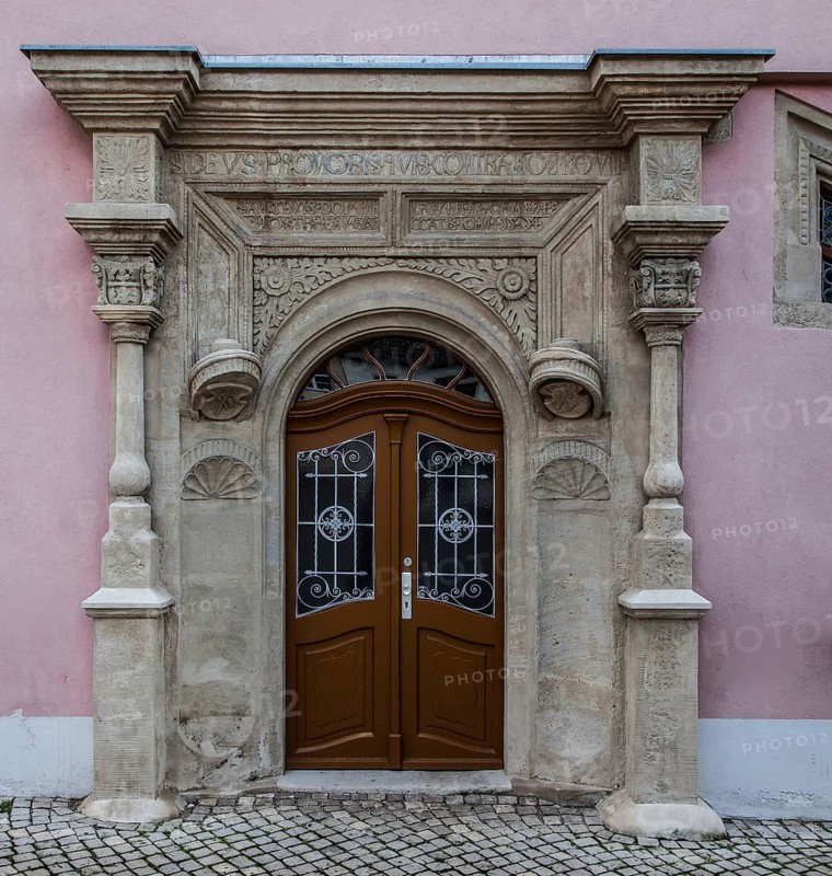 Freyburg Unstrut. House at Markt 14, Renaissance seating niche portal inscription dated 1554