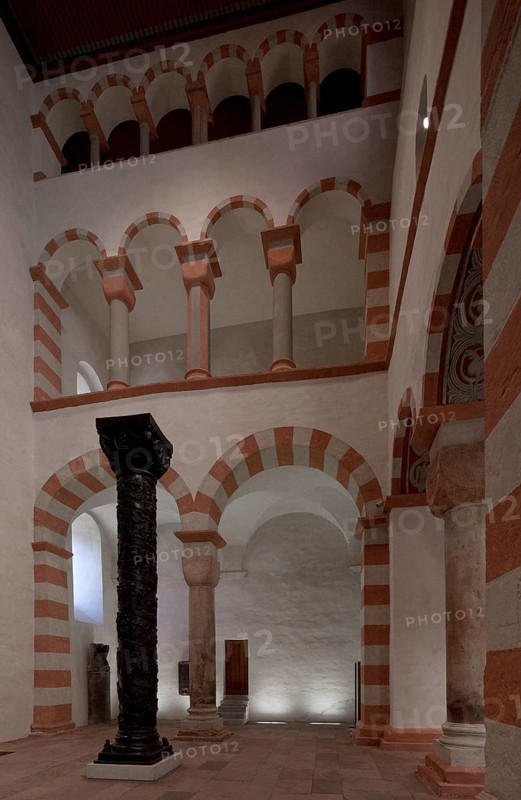 Angel gallery in front of the south wall of the east transept, in front temporary installation of the BERNWARD COLUMN from the cathedral, St., Sankt, Saint
