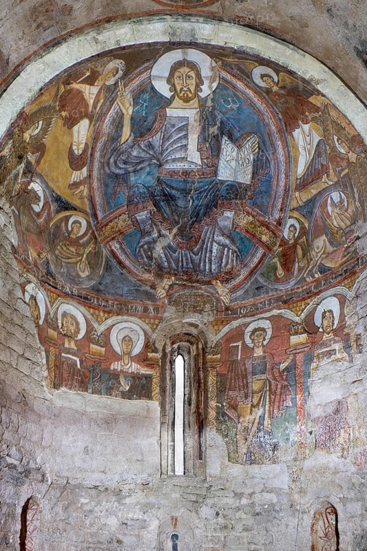 Taüll, Sant Climent, view into the choir apse. State in front of the frescoes were removed (video projection)