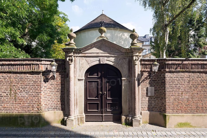 Tor tor on the west side, St., Sankt, Saint