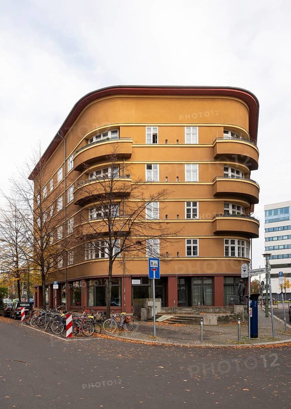 Berlin, Rosa-Luxemburg-Platz, block of houses by Hans Poelzig, built 1927-1929 by Hans Poelzig