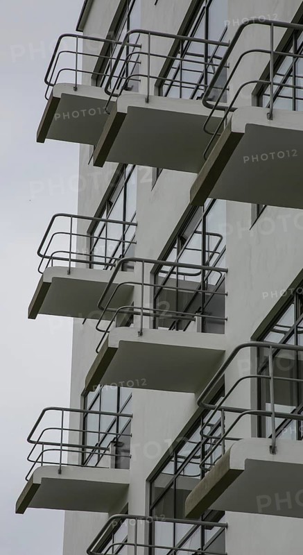 Dessau, Bauhaus, Prellerhaus 1925-26 by Walter Gropius, balconies of the east façade, oblique view from below