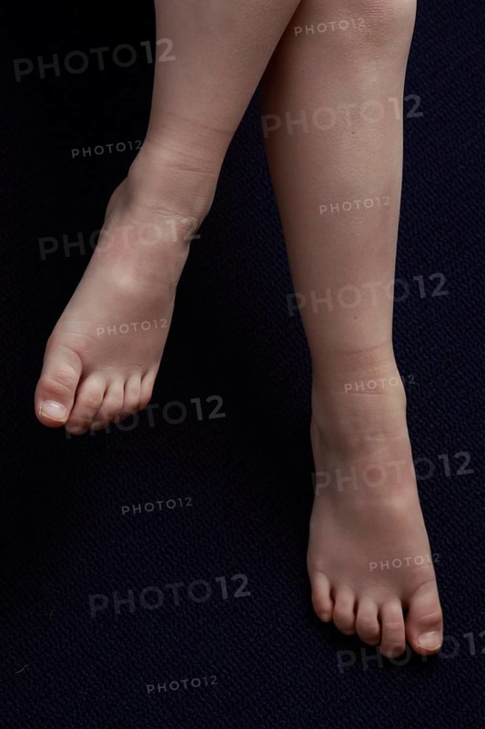 Children's feet, feet of a child, ankle, toe, big toe, toe, in dex toe, middle toe, calf, calf, shin, shin-bone, cold feet, cold feet, barefoot, bare-foot