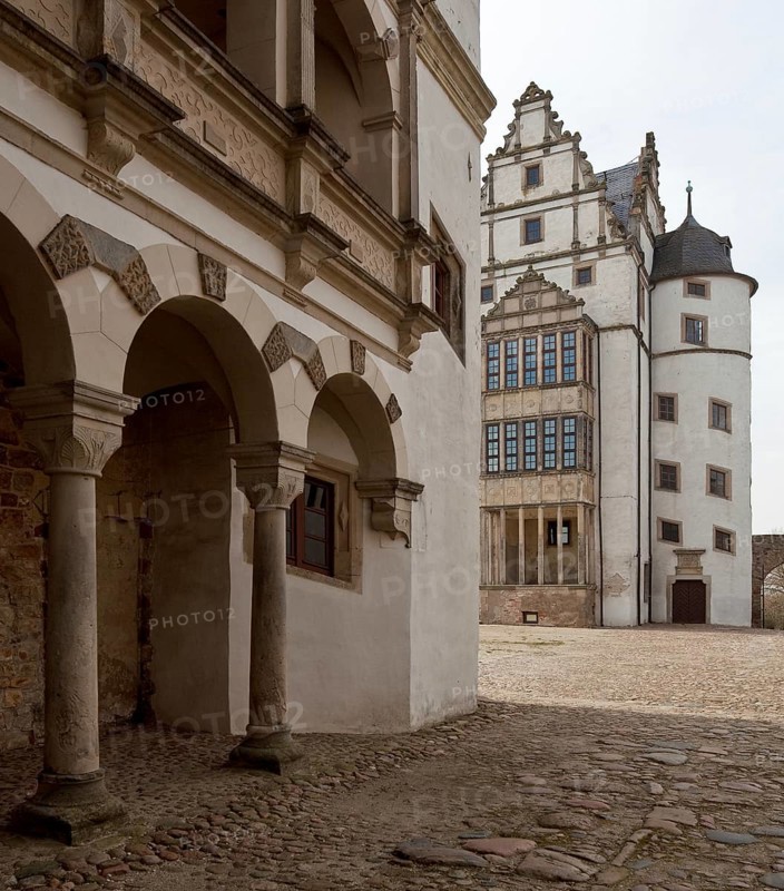 Loggia of Althaus Castle on the left, Neuhaus Castle with stander bay and stair tower at the back, both castles from the end of the 16th century