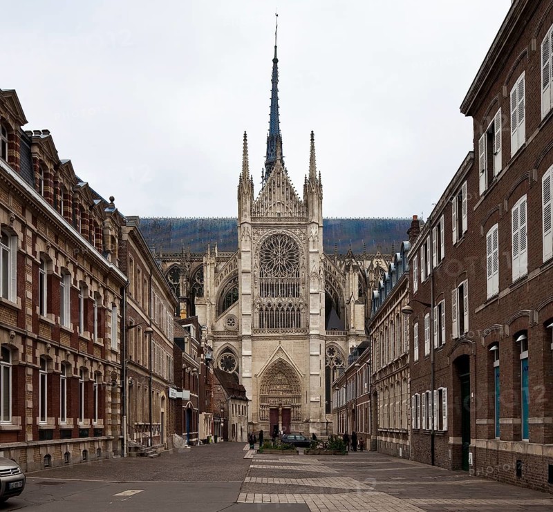Frankr Amiens Cathedral 66025 Start of construction 1220 View to the gable of the south transept with rose window and south portal Total height to the top of the ridge turret 113 m, St., Saint, Saint