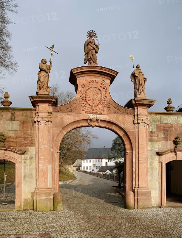 Baroque gateway, crowned by the patron saints of the abbey, St., Sankt, Saint